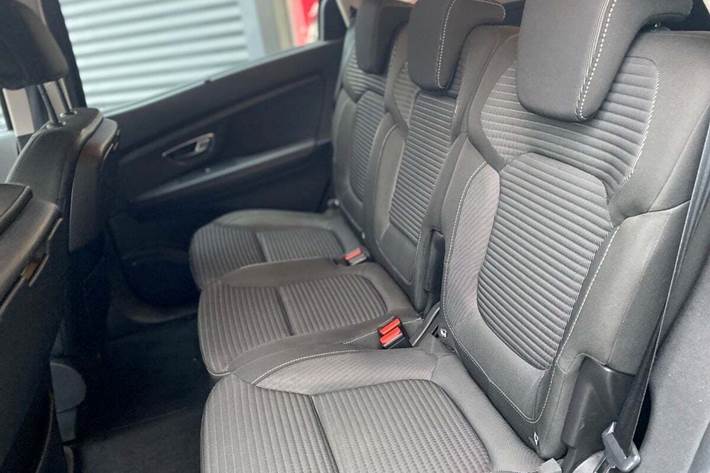 Brun Renault Grand Scenic IV fra 2017