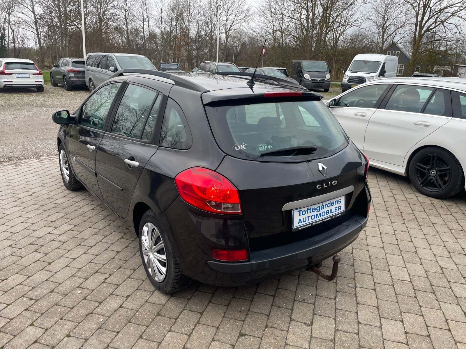 Grå Renault Clio III fra 2010