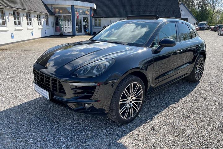 Sort Porsche Macan S fra 2015 set udefra