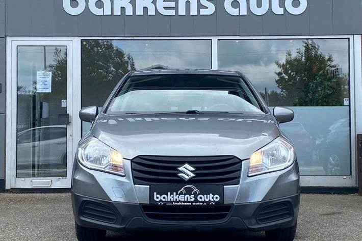 Grå Suzuki S-Cross fra 2014