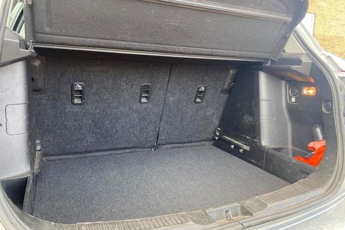 Grå Suzuki S-Cross fra 2014