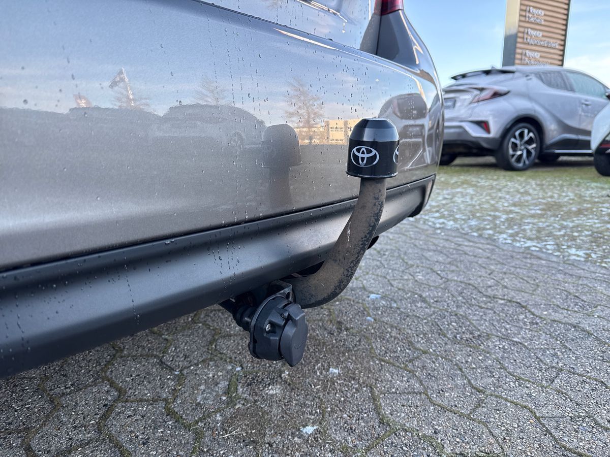 Bronze Toyota Yaris fra 2016