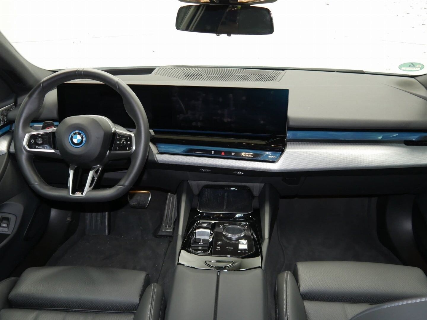 Hvid BMW i5 fra 2025