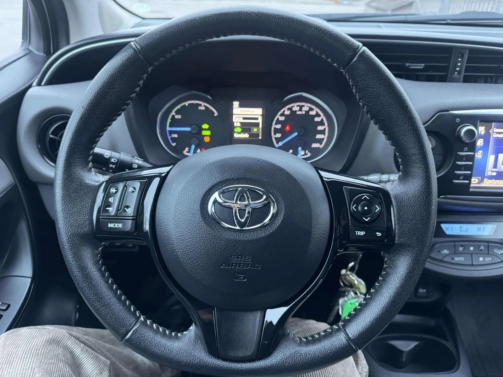 Toyota Yaris 1,5 1,5 hybrid h3 e-cvt van