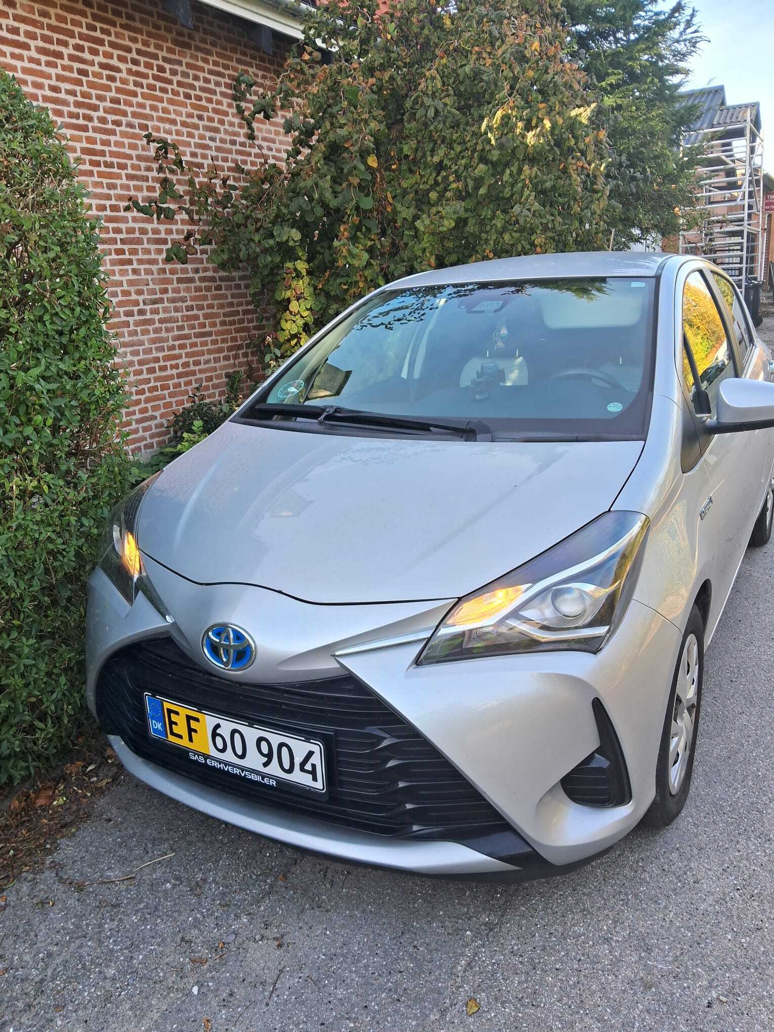 Toyota Yaris 1,5 1,5 hybrid h3 e-cvt van