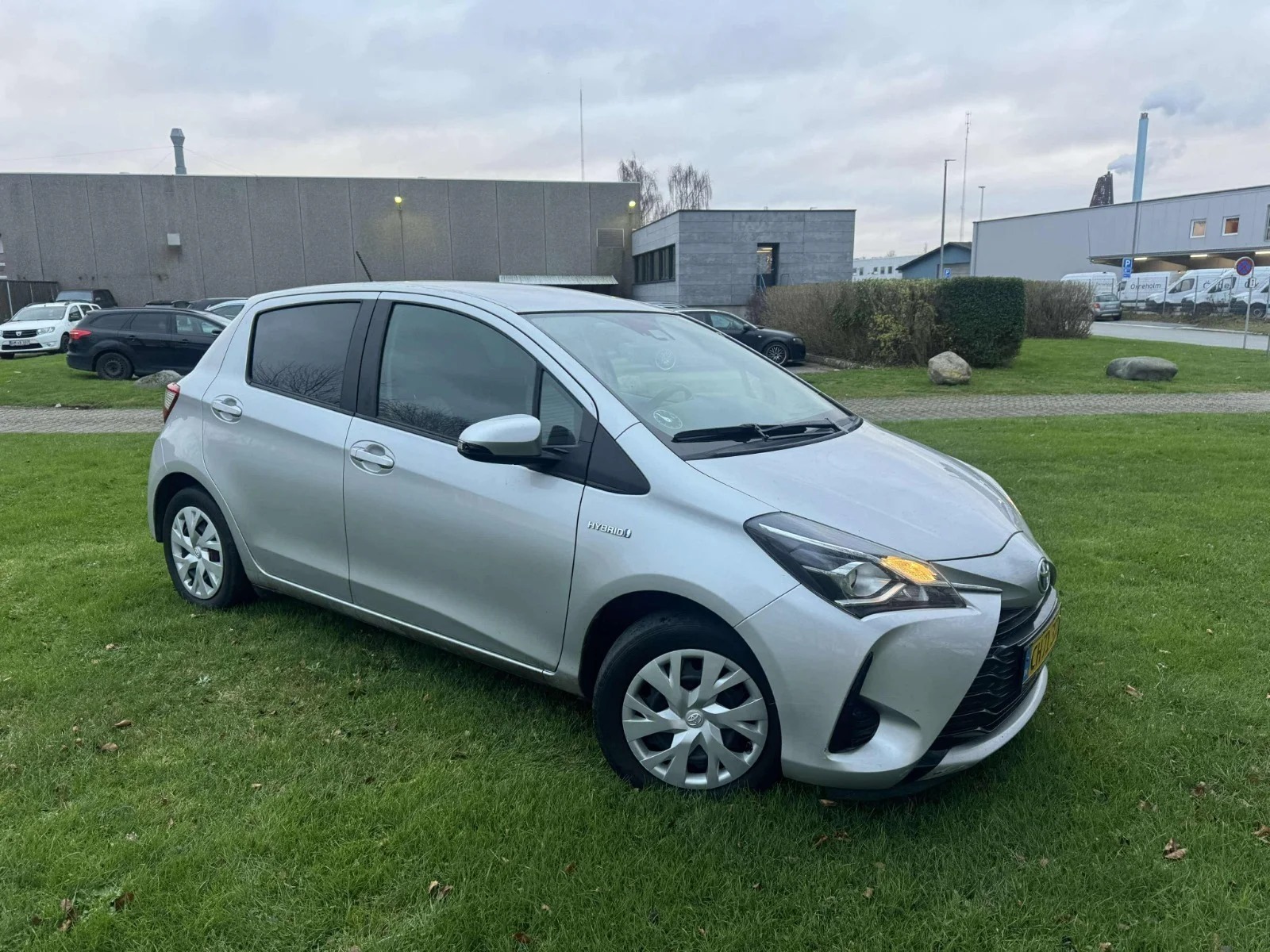 Sølv Toyota Yaris fra 2019
