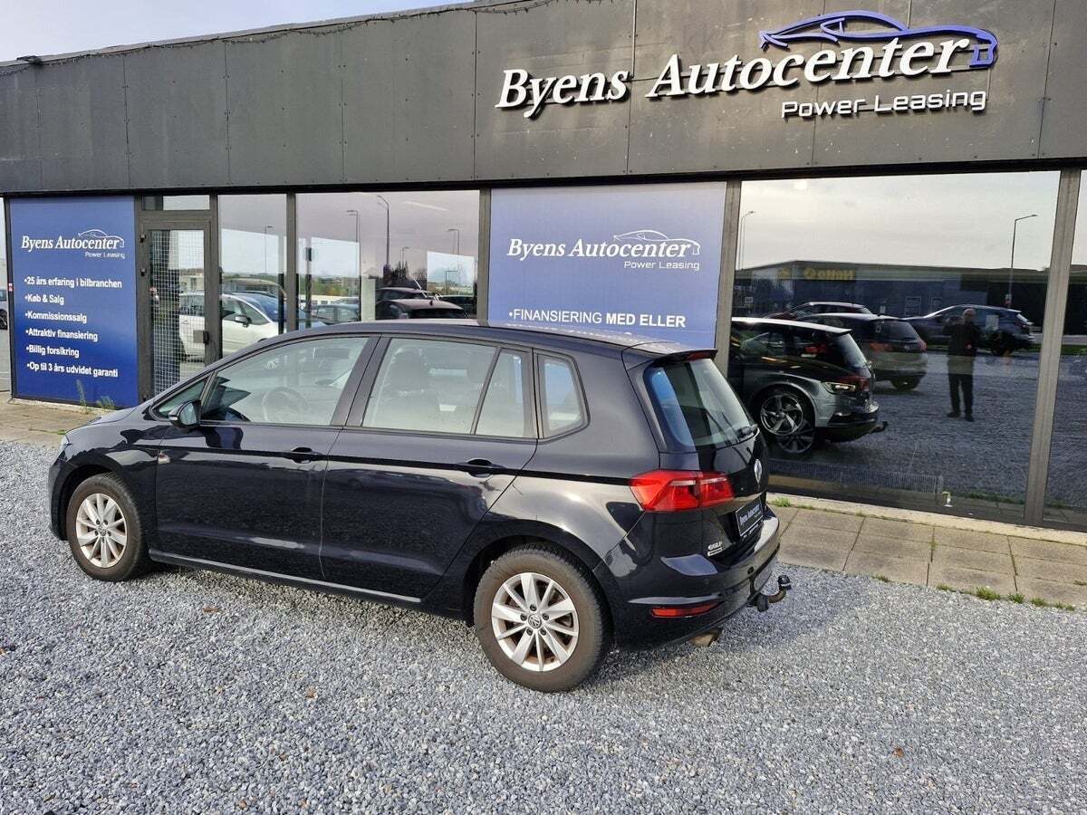 Sort VW Golf Sportsvan fra 2015