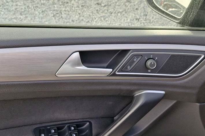 Sort VW Golf Sportsvan fra 2015