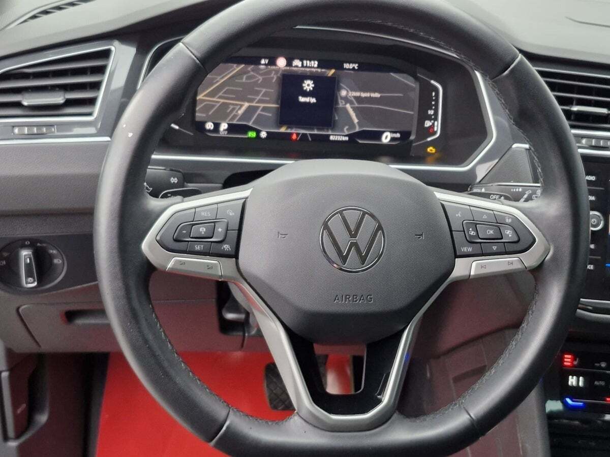 Grå VW Tiguan fra 2022