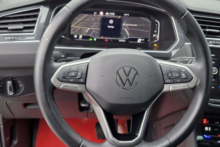 Grå VW Tiguan fra 2022