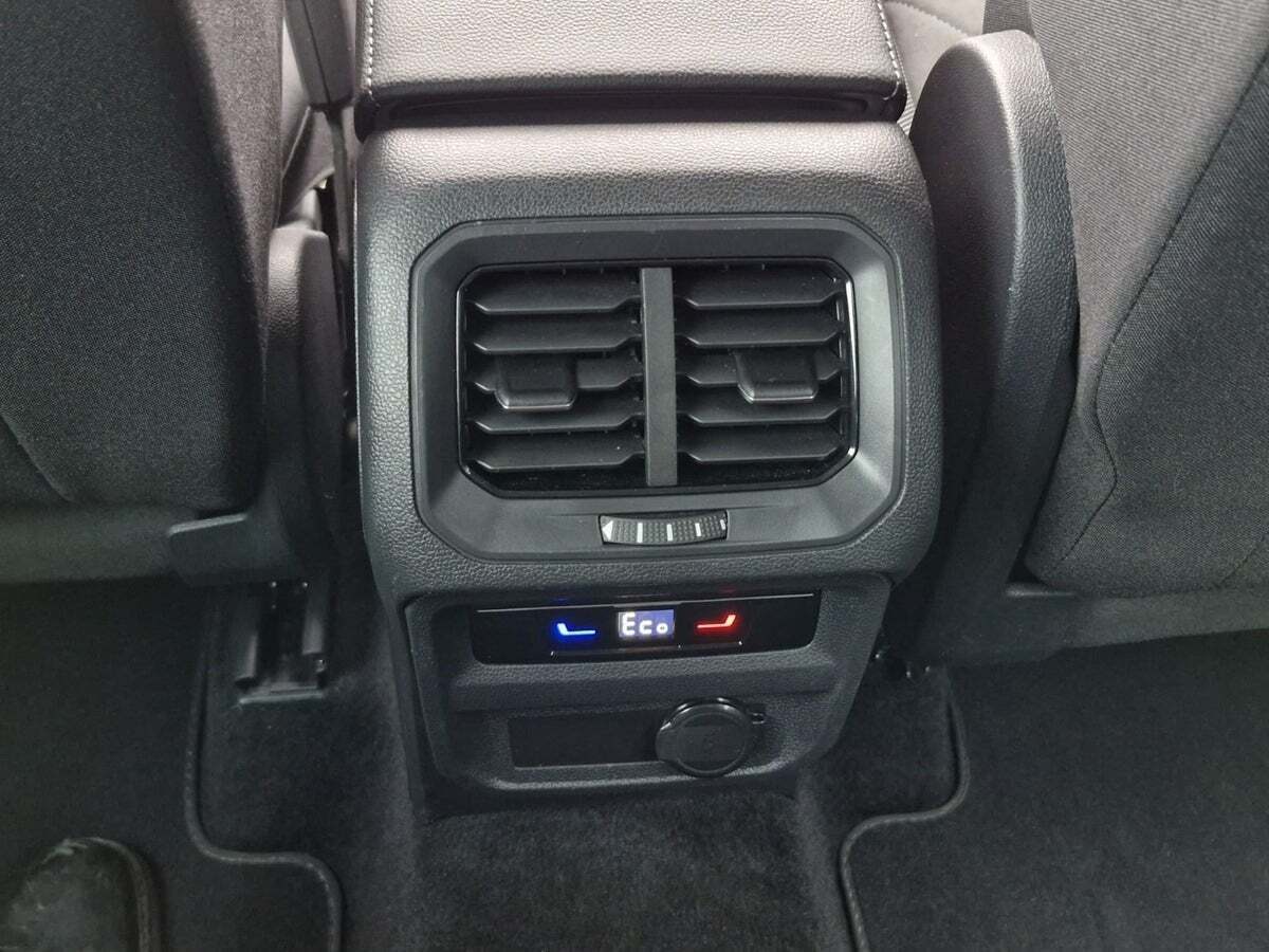 Grå VW Tiguan fra 2022