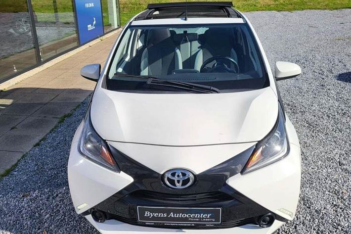 Hvid Toyota Aygo fra 2015