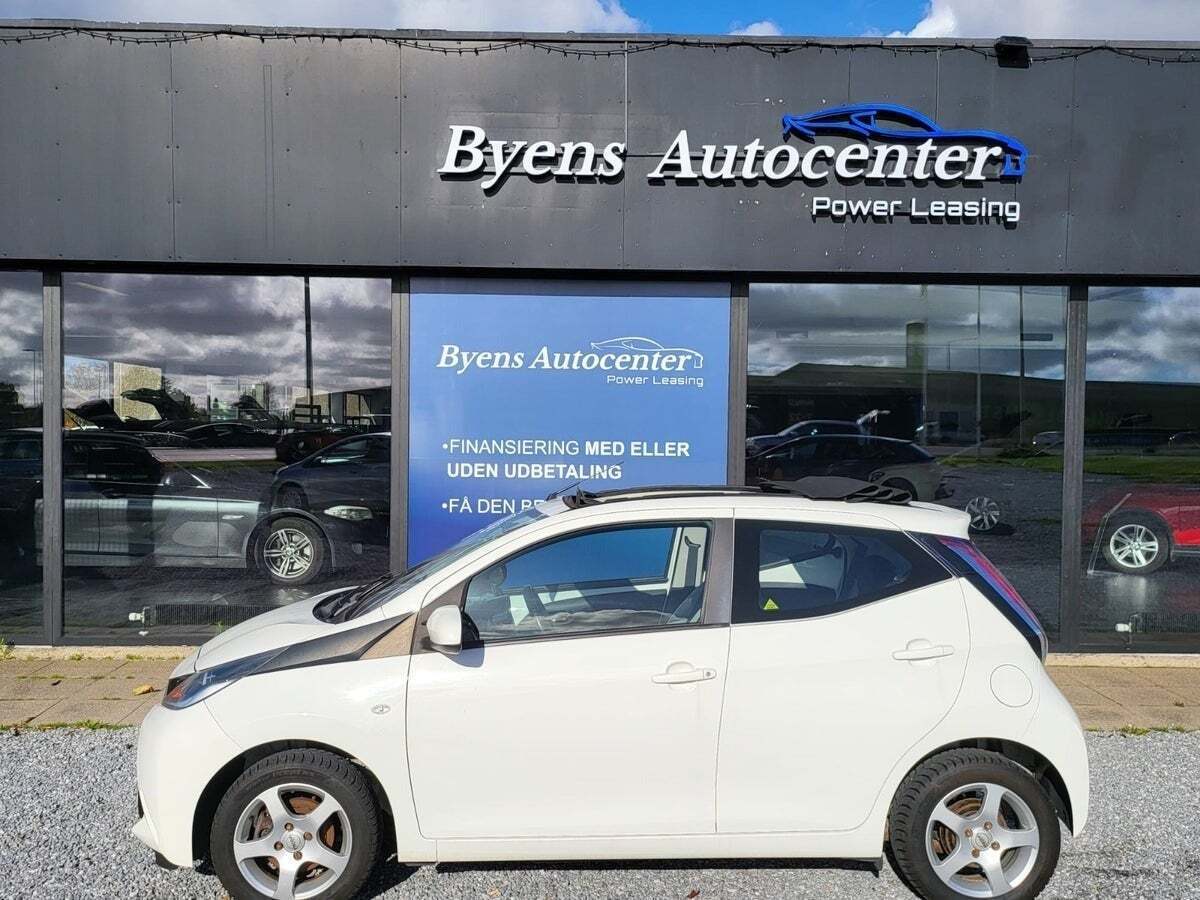 Hvid Toyota Aygo fra 2015