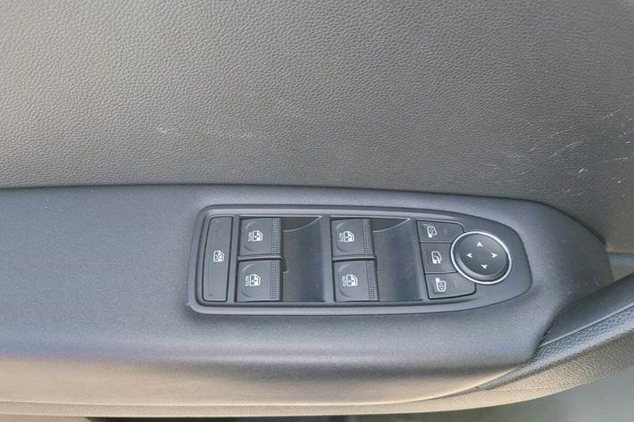 Grå Renault Captur fra 2021