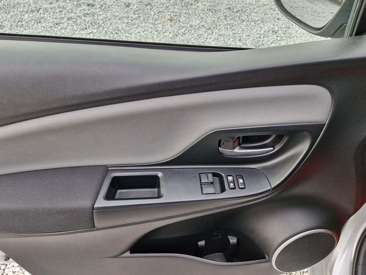 Sølv Toyota Yaris fra 2015