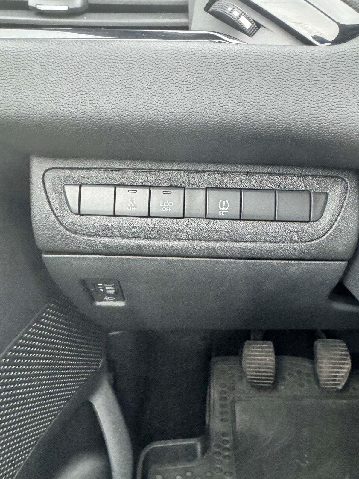 Sort Peugeot 208 fra 2015