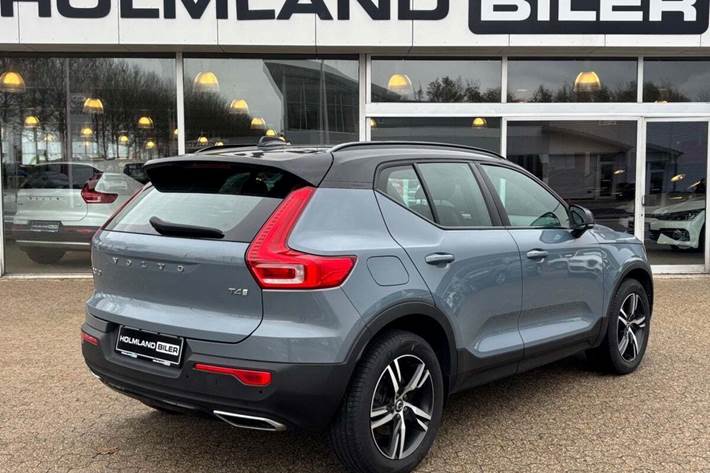 Blå Volvo XC40 fra 2020