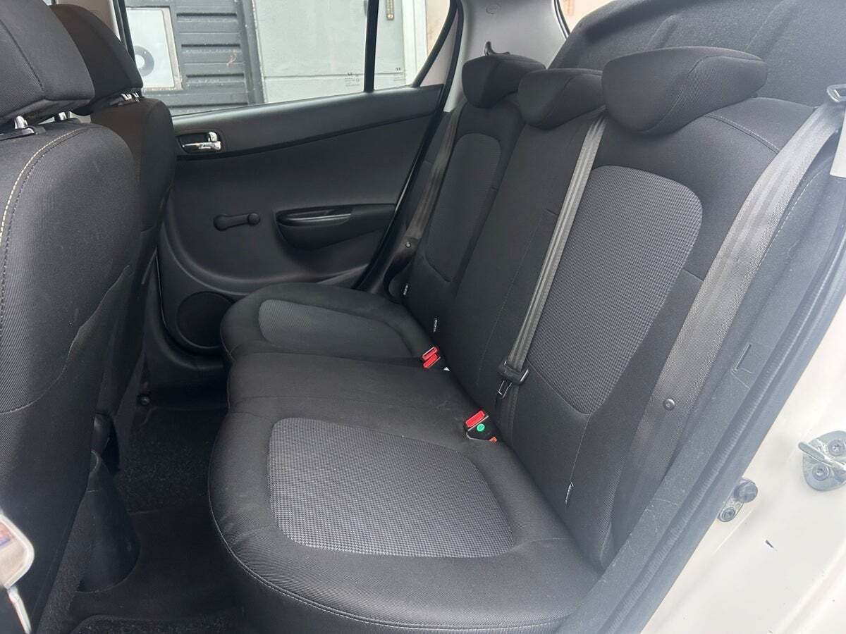 Hvid Hyundai i20 fra 2013