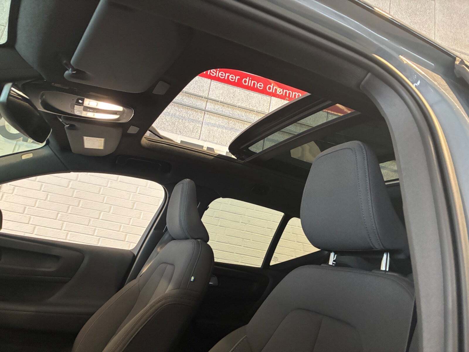 Blå Volvo XC40 fra 2023