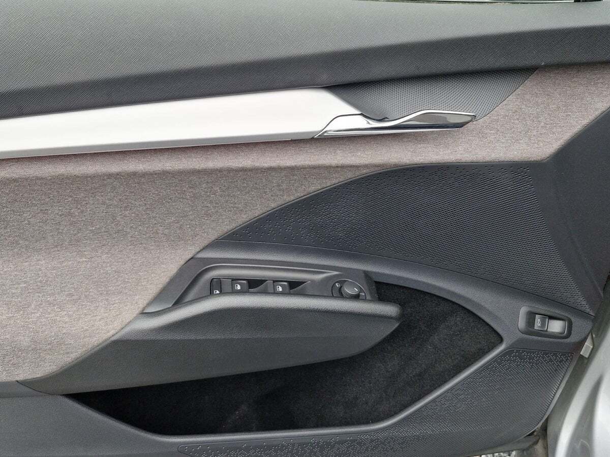 Grå Skoda Enyaq fra 2021