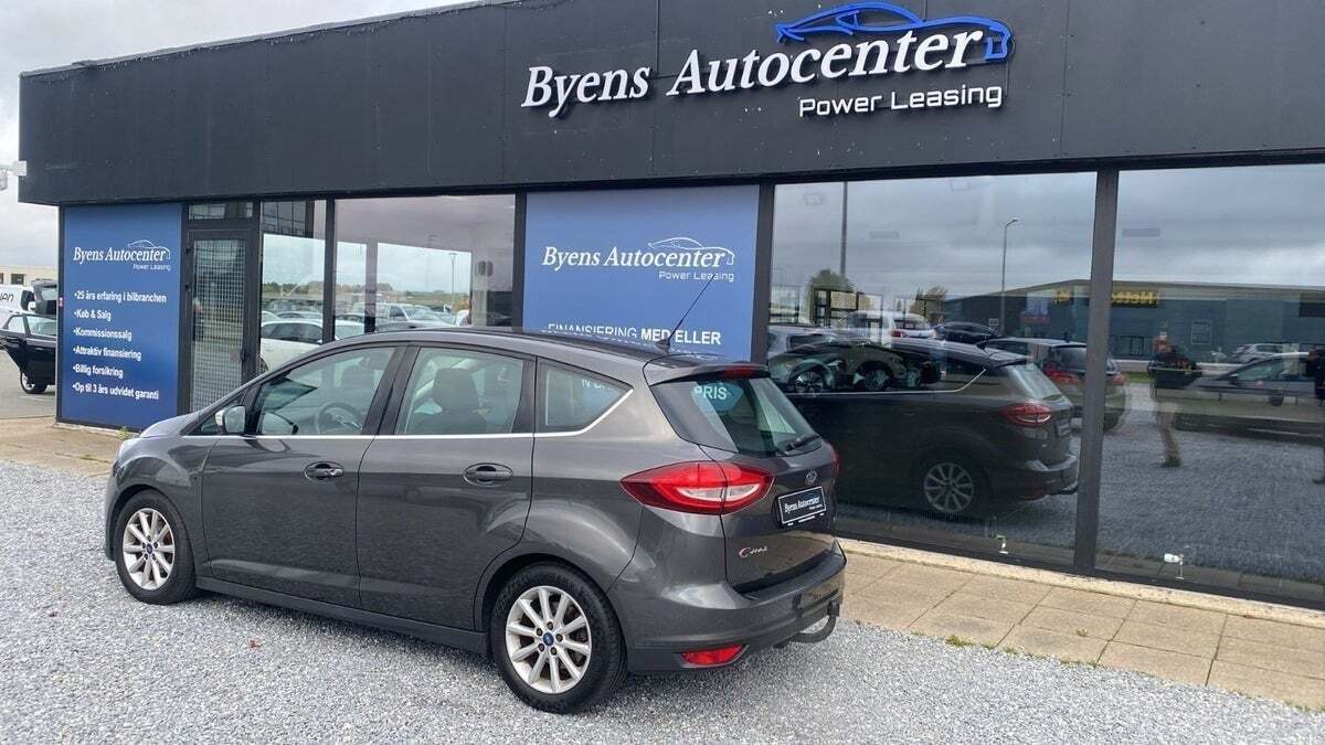 Grå Ford C-MAX fra 2017