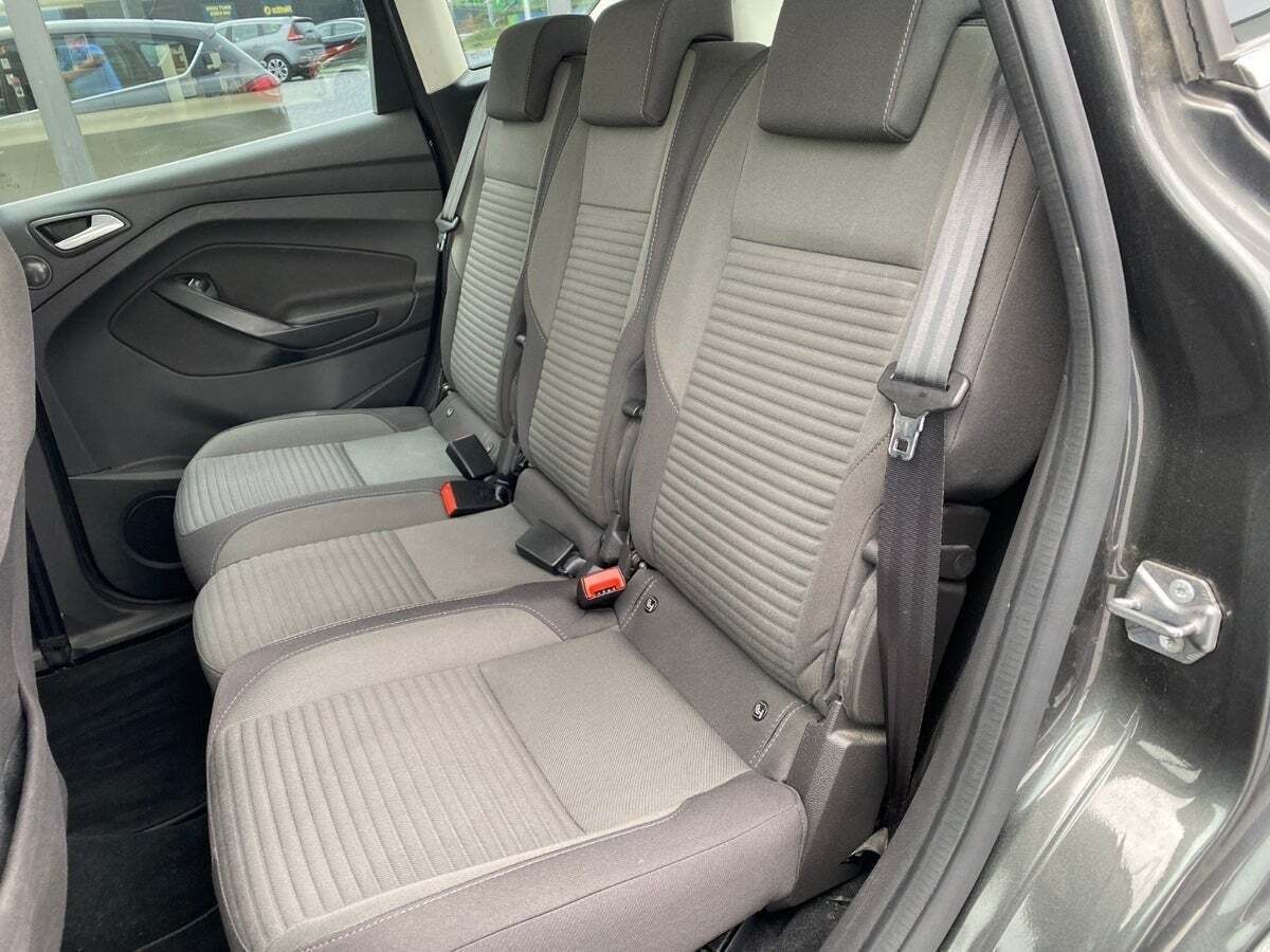 Grå Ford C-MAX fra 2017