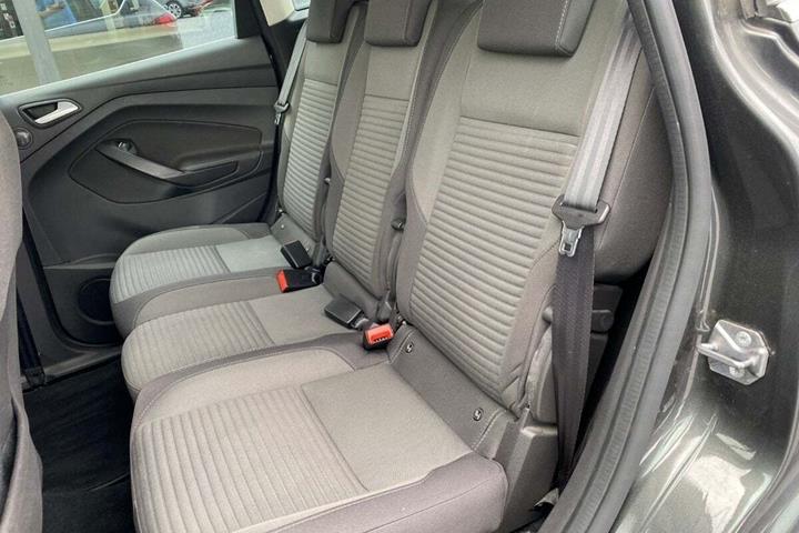 Grå Ford C-MAX fra 2017