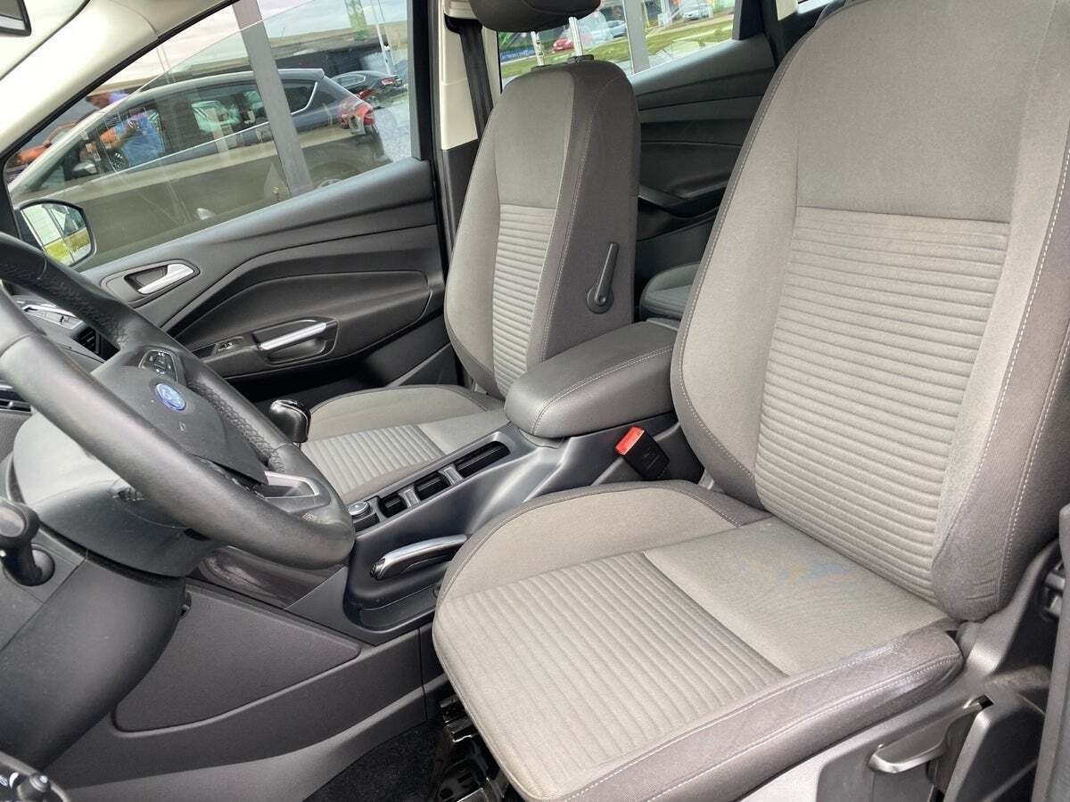 Grå Ford C-MAX fra 2017