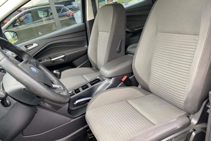 Grå Ford C-MAX fra 2017