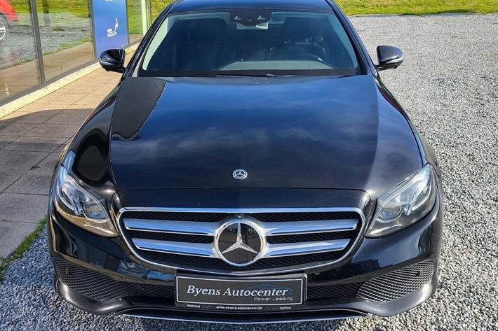 Sort Mercedes E220 d fra 2017