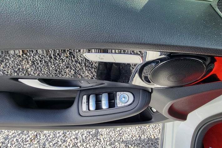 Hvid Mercedes C350 e fra 2016