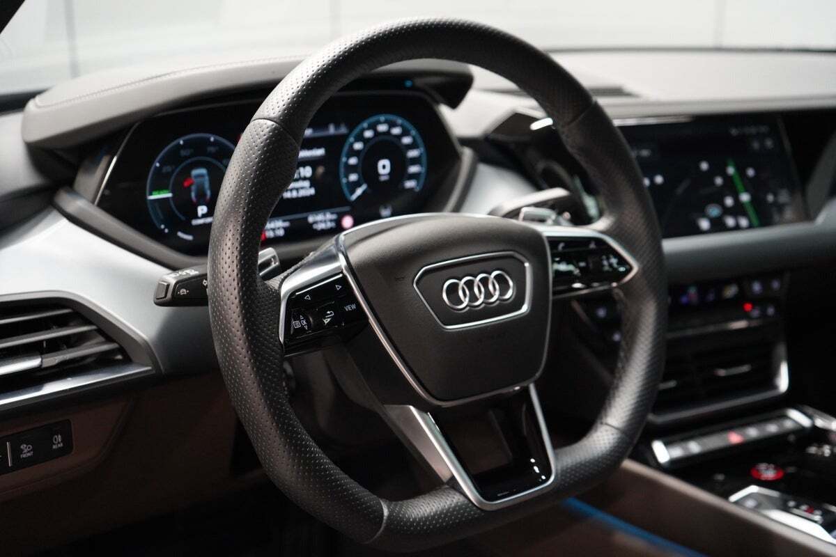 Grå Audi e-tron GT fra 2023