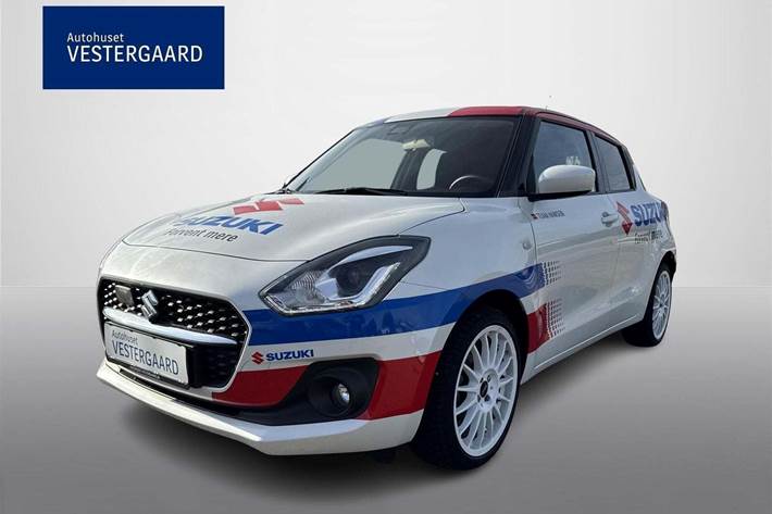 Hvid Suzuki Swift fra 2023 set udefra