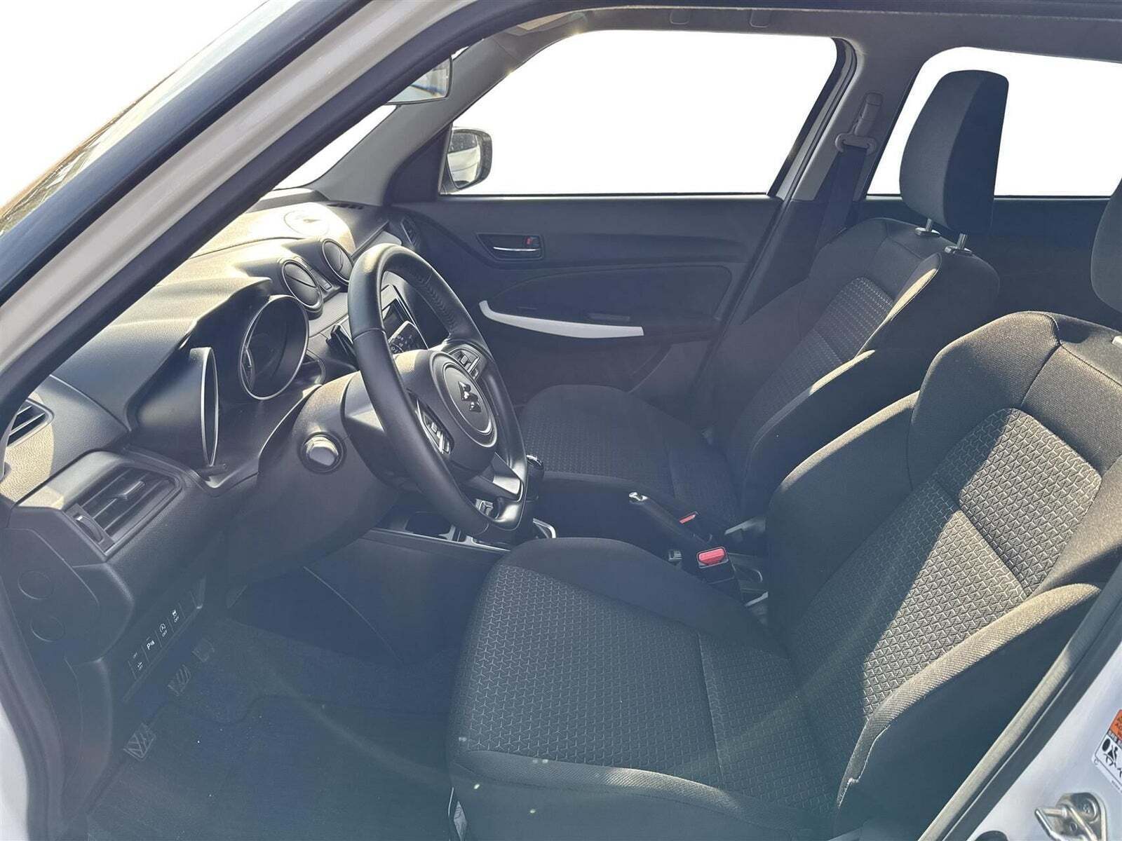 Hvid Suzuki Swift fra 2023