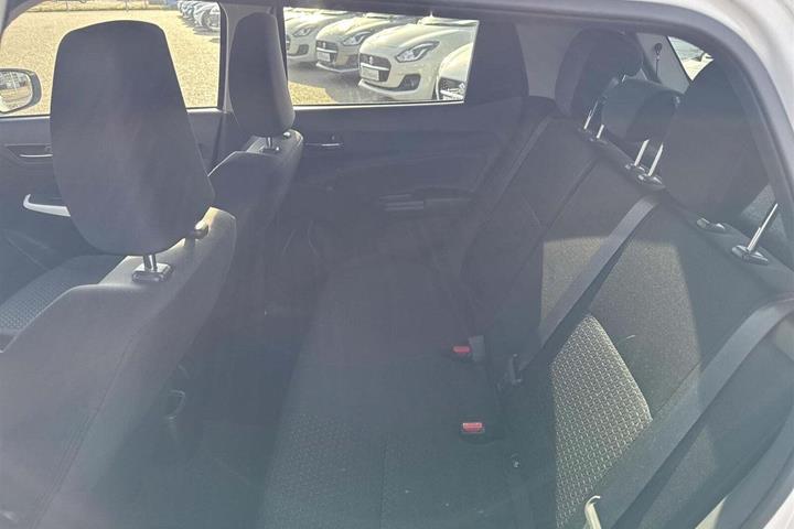 Hvid Suzuki Swift fra 2023