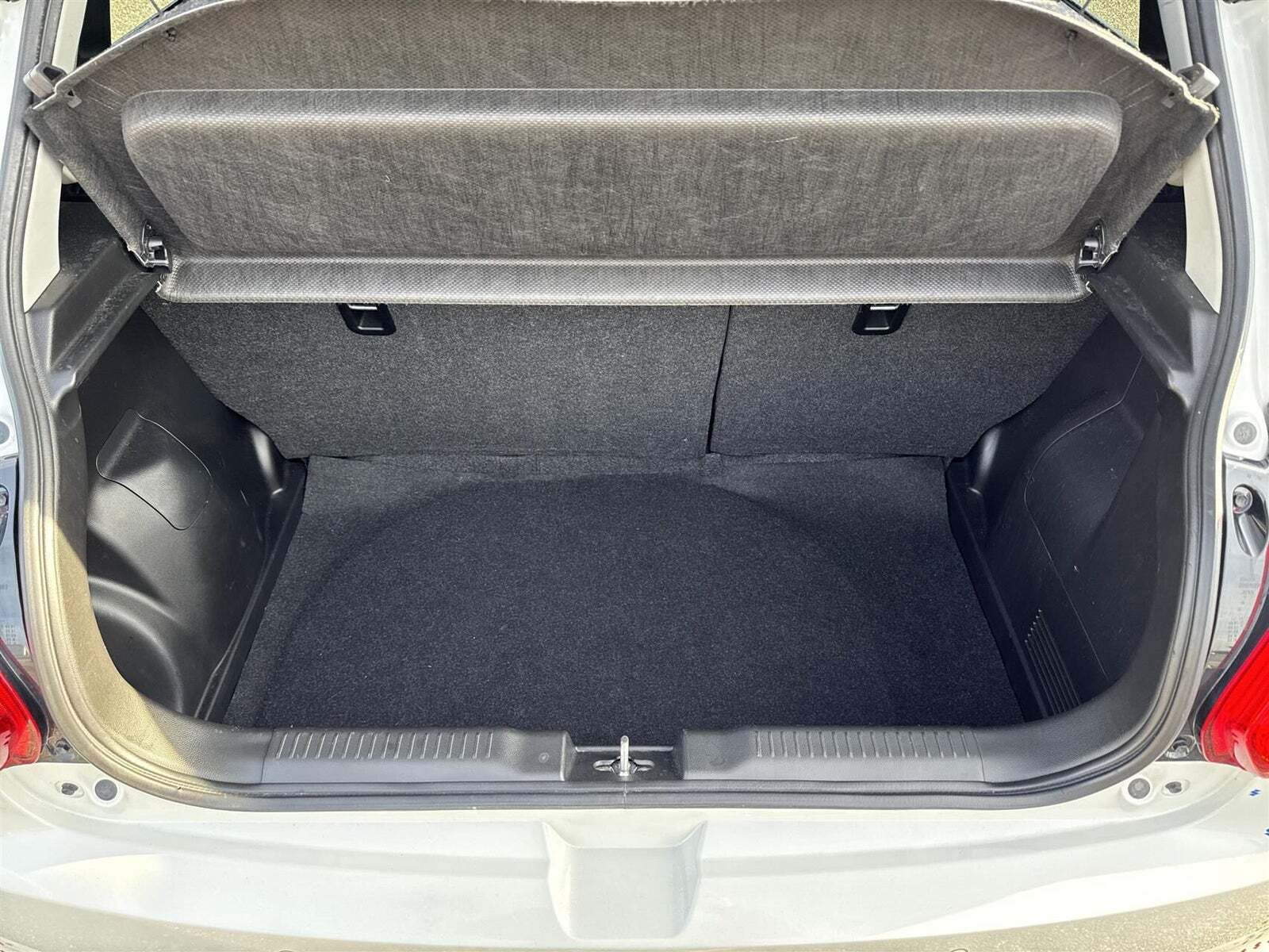 Hvid Suzuki Swift fra 2023
