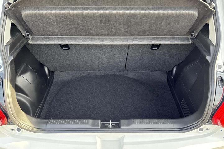 Hvid Suzuki Swift fra 2023