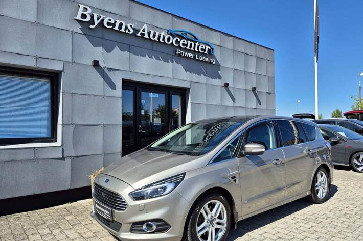 Beige Ford S-MAX fra 2016