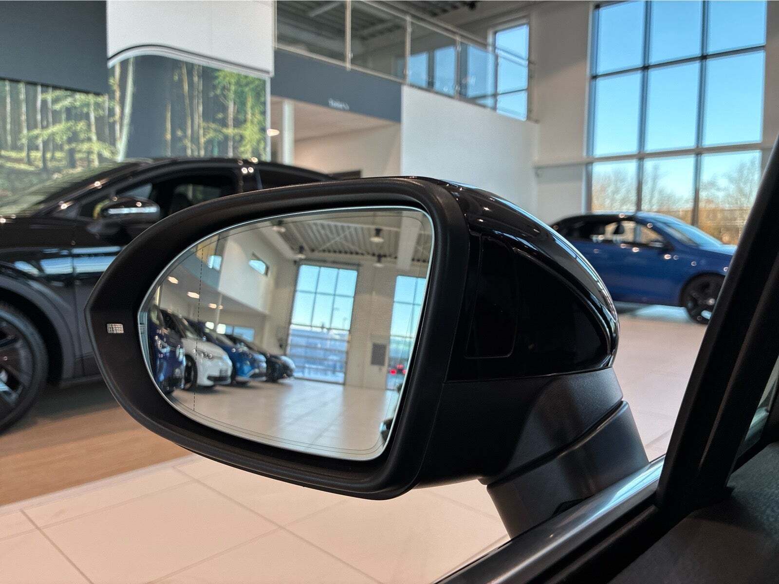 Sort VW Passat fra 2020