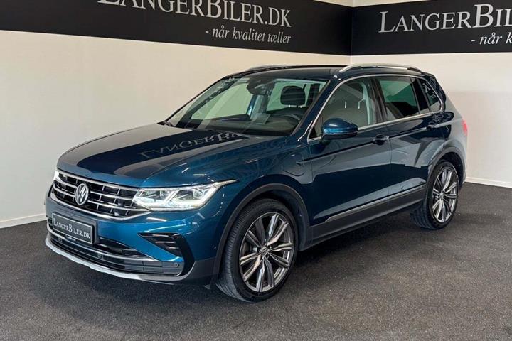 Grøn VW Tiguan fra 2021 set udefra