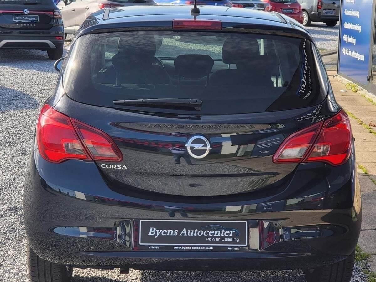 Sort Opel Corsa fra 2019