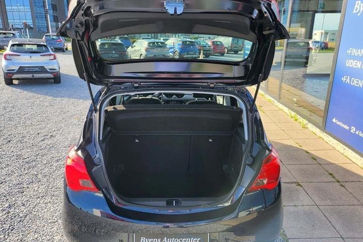 Sort Opel Corsa fra 2019