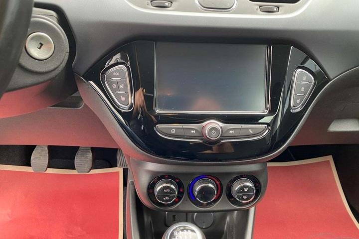 Sort Opel Corsa fra 2019