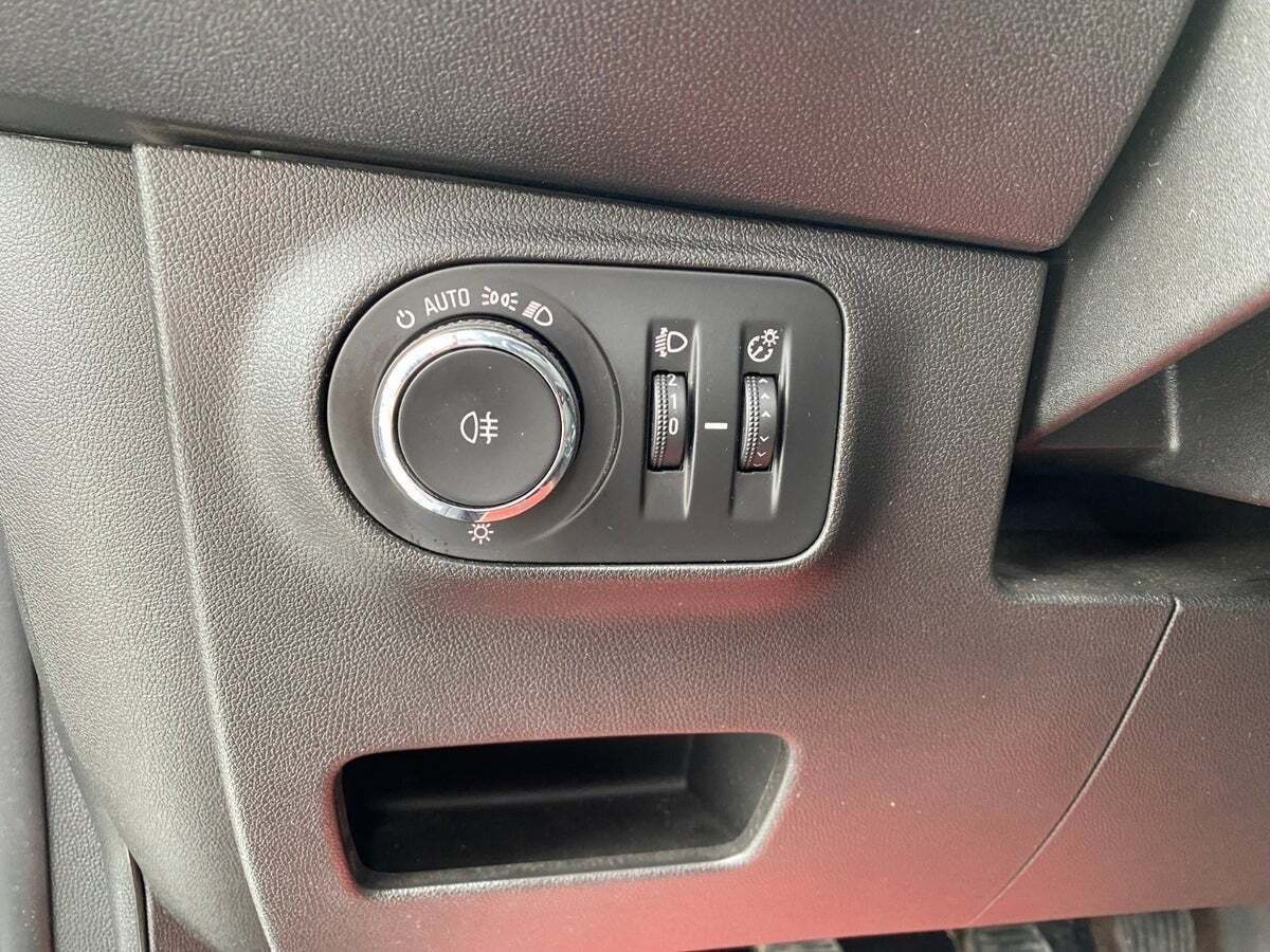 Sort Opel Corsa fra 2019