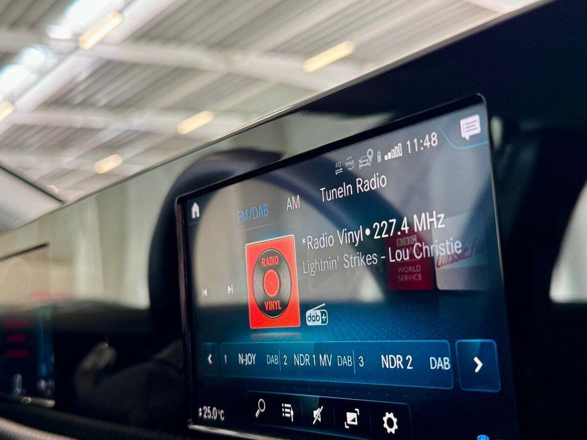 Grå Mercedes A250 e fra 2021