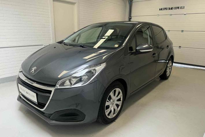 Grå Peugeot 208 fra 2017