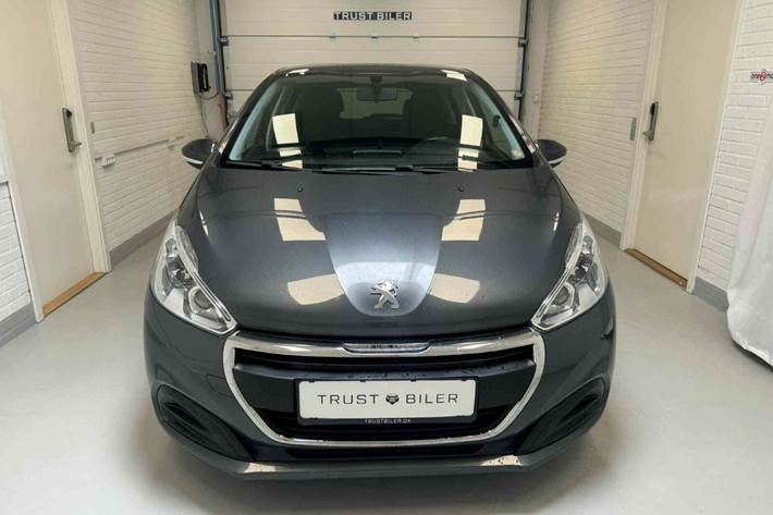 Grå Peugeot 208 fra 2017