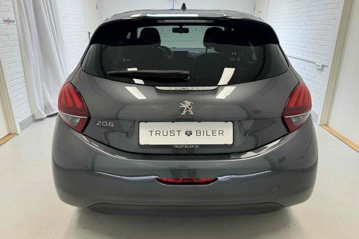 Grå Peugeot 208 fra 2017