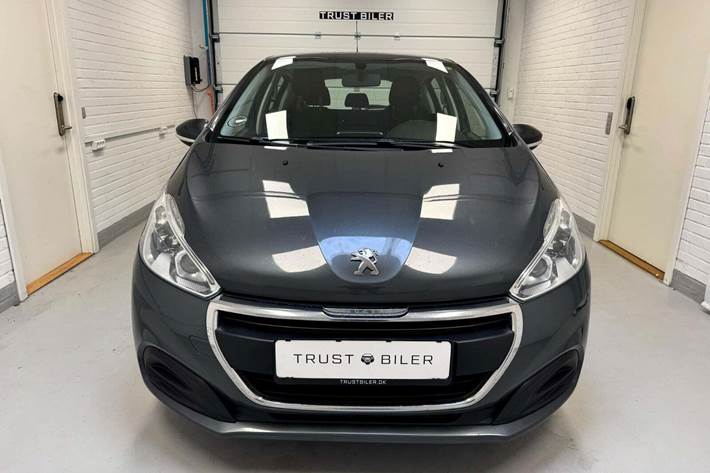 Grå Peugeot 208 fra 2015