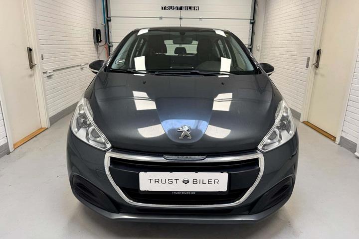 Grå Peugeot 208 fra 2015